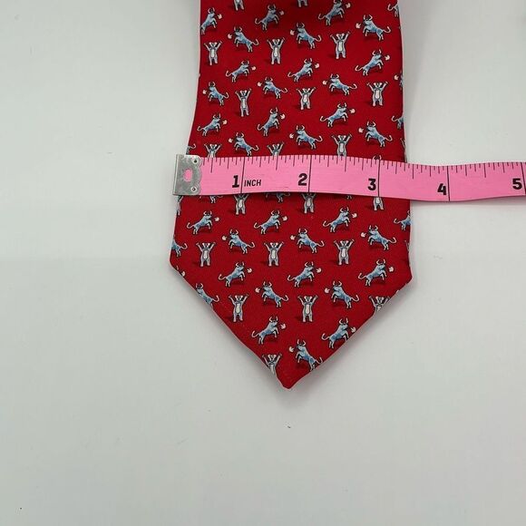 VINEYARD VINES Red With LIGHT BLUE BULLS and BEARS HAND MADE SILK TIE - Picture 3 of 6